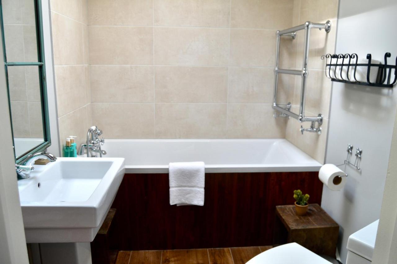 The Nest Hotel & Restaurant Petersfield Dış mekan fotoğraf